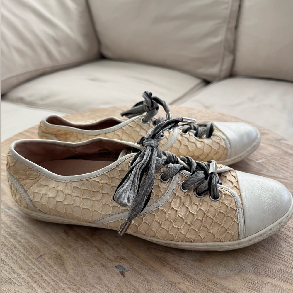 DONALD J PLINER x Lisa DJP Midori Snakeskin Sneaker Size 9 - Picture 4 of 6